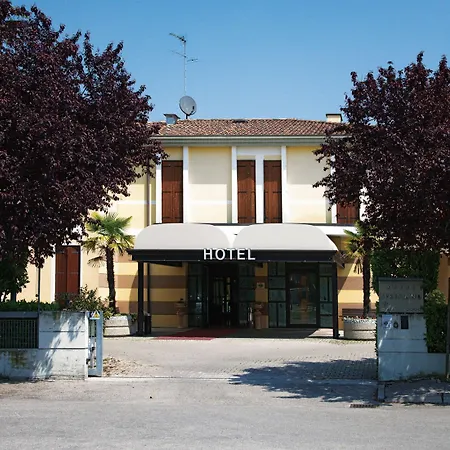 Hotel Spresiano Отель